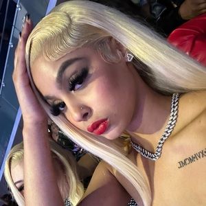 Meet your Posher, Mia